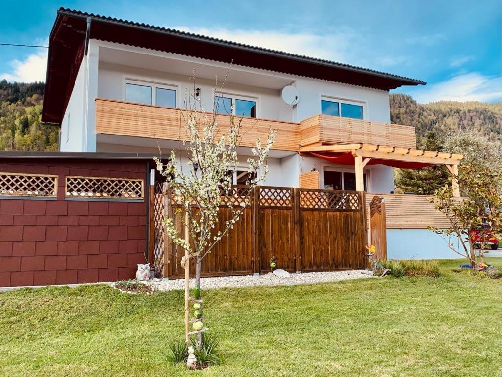 Ferienwohnung Resi Mit Traumhaftem Seepanorama Штайндорф-ам-Оссиахер-Зее Экстерьер фото